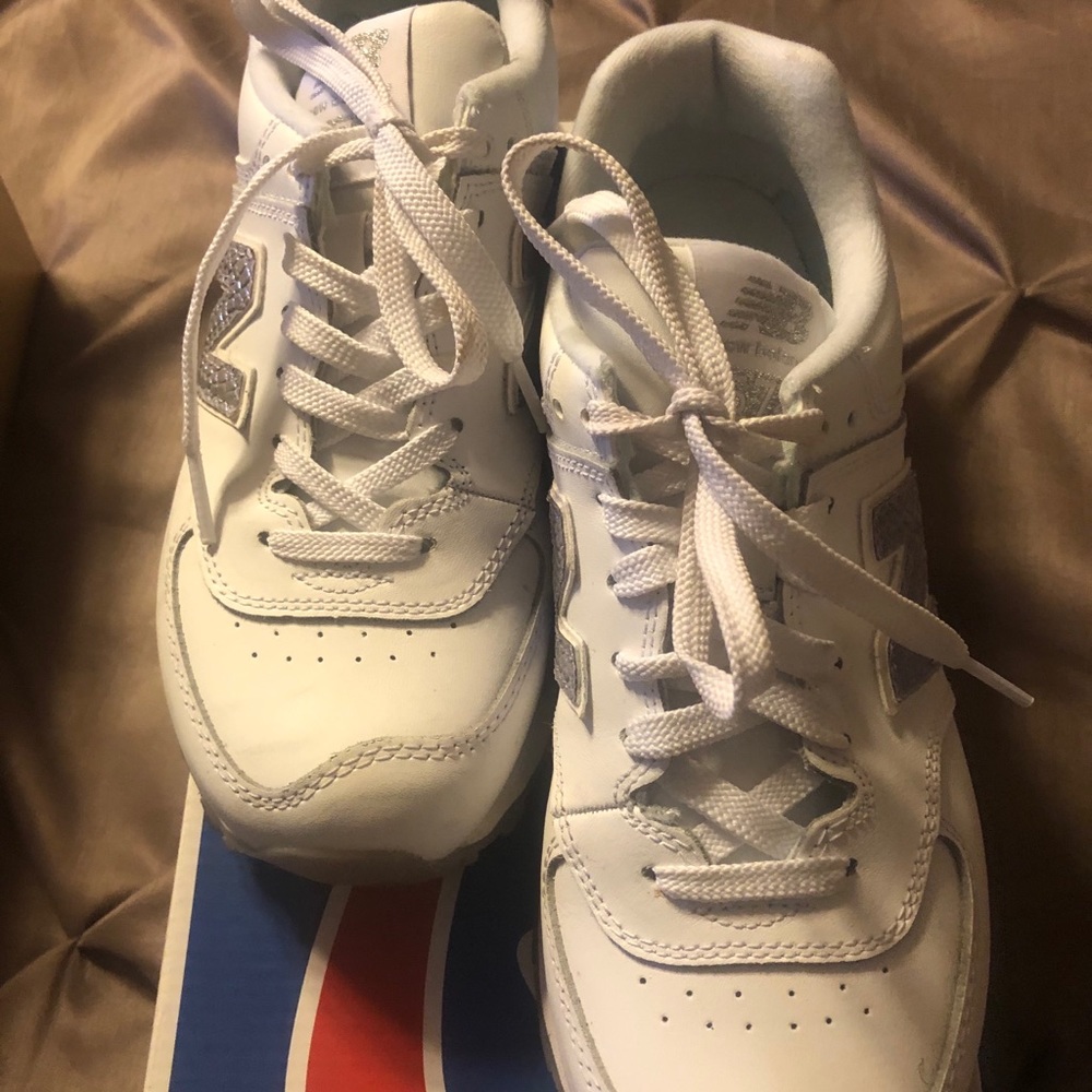 New Balance tennis shoes